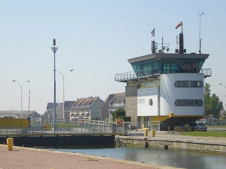 La capitainerie du port de Ouistreham photographiée en mai 2009.