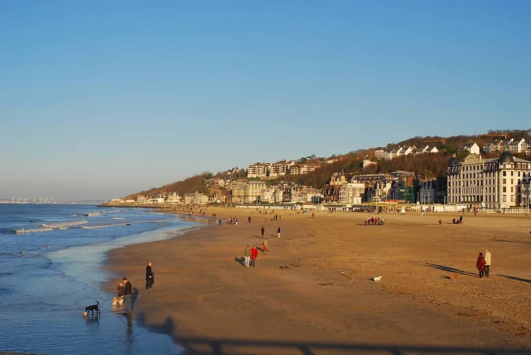 La plage de Trouville-sur-Mer photographiée en novembre 2006.